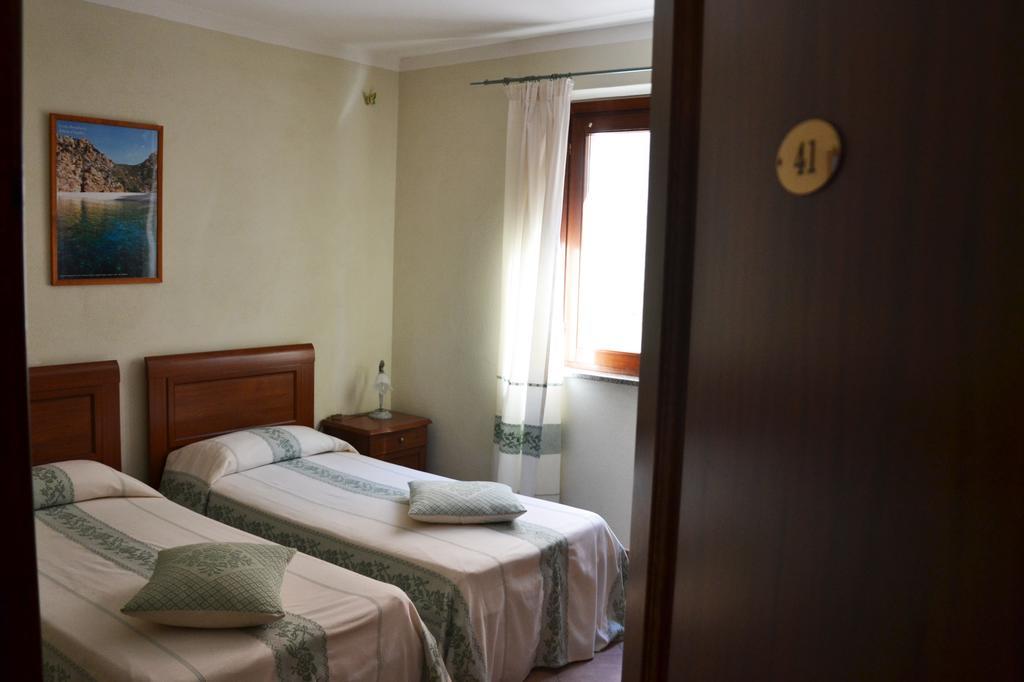 Hotel Da Paolino Trinità dʼAgultu Exterior foto