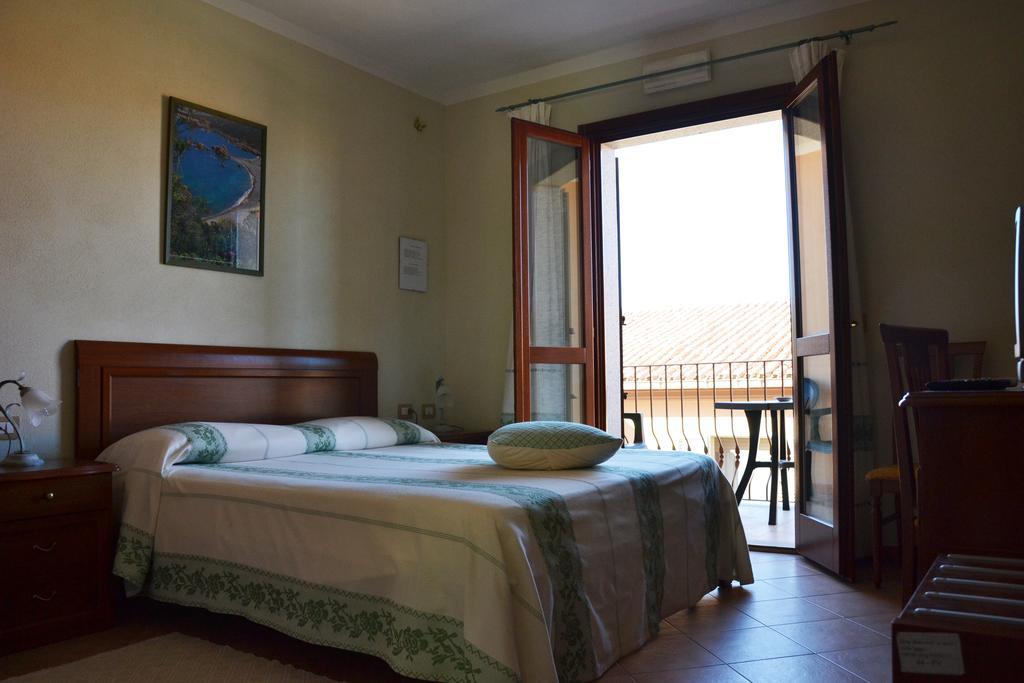 Hotel Da Paolino Trinità dʼAgultu Exterior foto